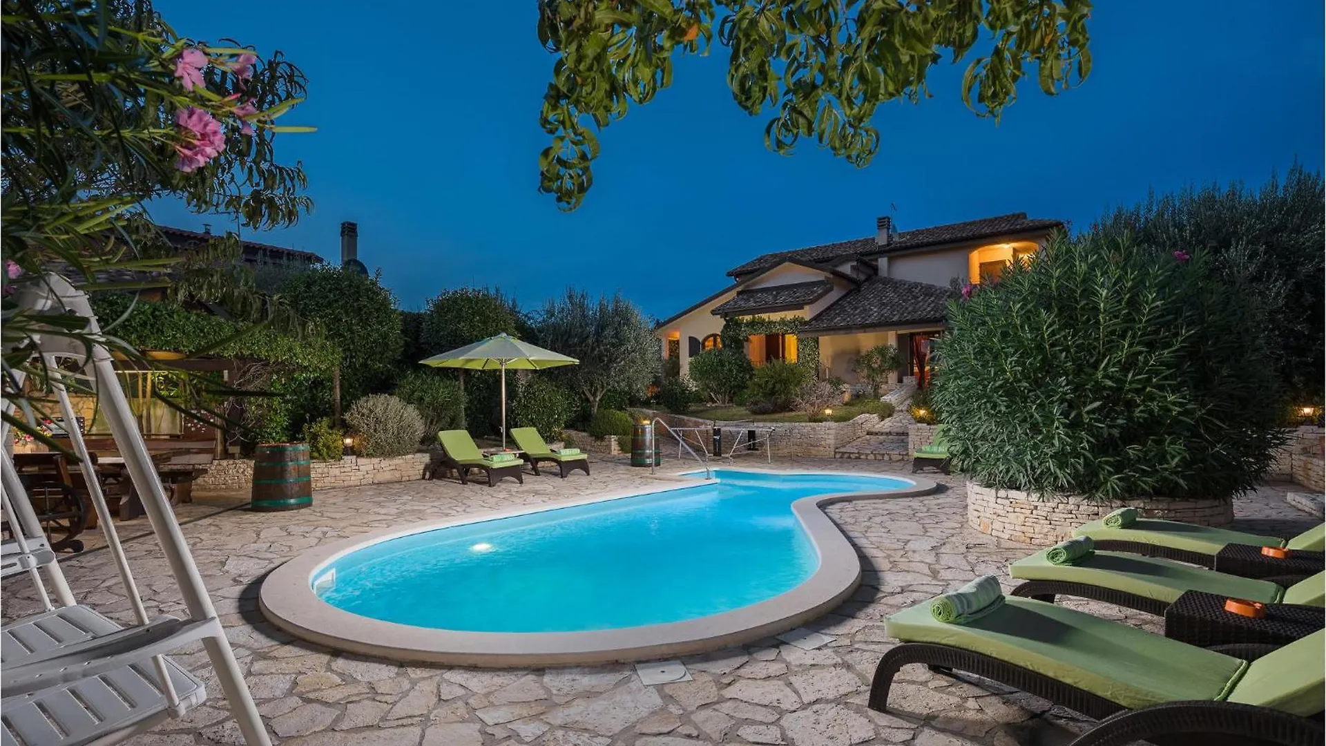4 Bedroom Awesome Home In Buje