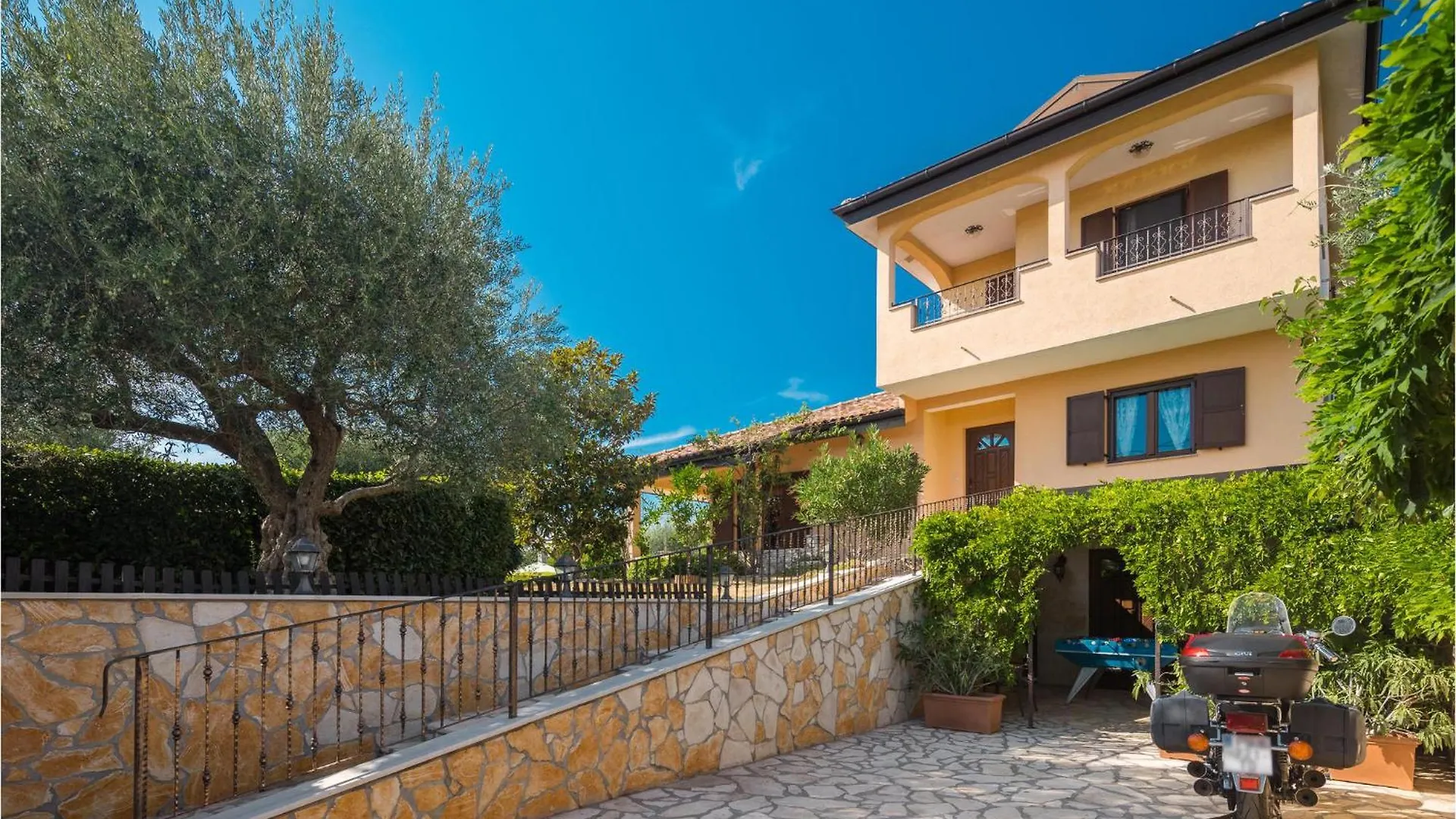 4 Bedroom Awesome Home In Buje Holiday home